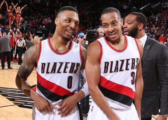  老鹰交易获穆雷组新后场双枪  